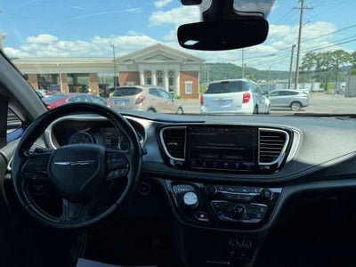 2022 Chrysler Pacifica Touring