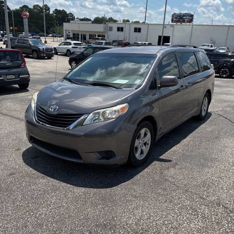 2014 Toyota Sienna LE Minivan 4D