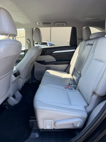 2015 Toyota Highlander LE Plus Sport Utility 4D