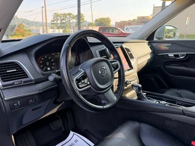 2020 Volvo XC90 Momentum